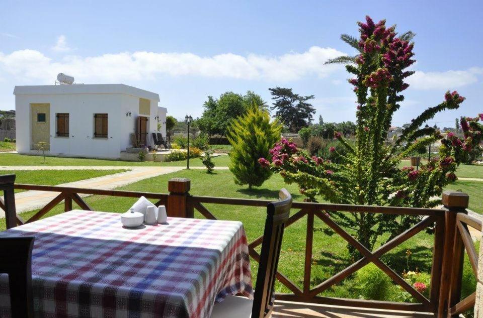 Villa Lembos Hotel Karpaz Rizokarpaso Esterno foto